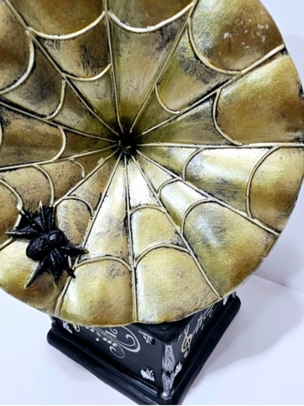 NWT Ashland Halloween Skull Tabletop Decor Spooky Spider Web Phonograph - Picture 4 of 9